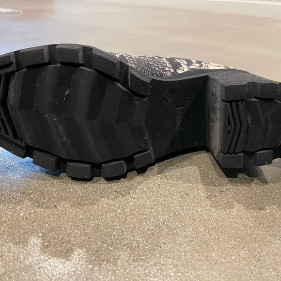 Marc Fisher Lanie Faux Leather Snakeskin Combat Boots Size 8 - Picture 8 of 10